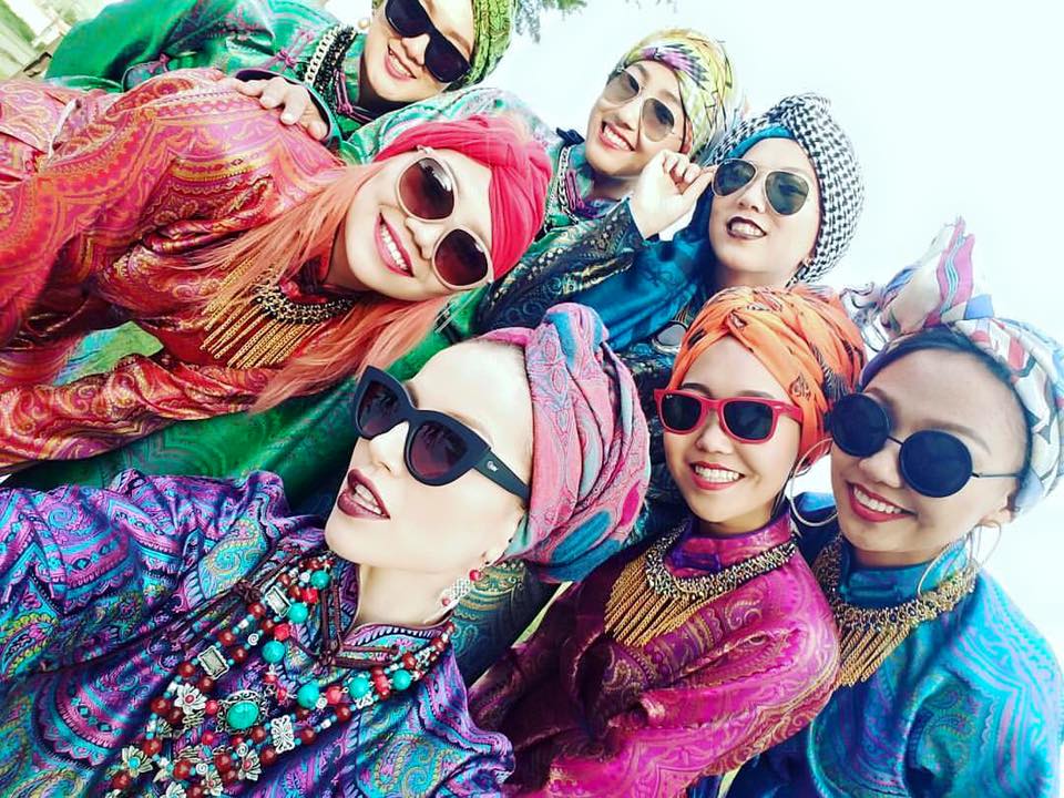 Дуучин Укагийн “дэндүү халуухан стиль”